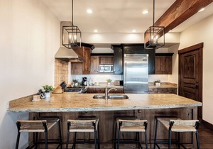 Park City Silver Star Community - Private Hot Tub, Club House & Year-Round Recreation! Ski In- Out !