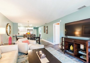 This third floor 2 bedroom 2 bathroom condominium is located on the Bayside