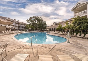 Windsor, CA: Sonoma 2 Bedroom Condo w/Fireplace, Resort Pool, Spa, WiFi & More! in Windsor