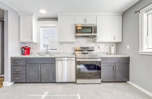 Rockland House | 1/2 Mi to Dtwn & Harbor Park: Home w/Large Yard!