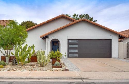 Dobson Ranch House | < 1/2 Mi to Golf! Lakefront Mesa Oasis w/Dock