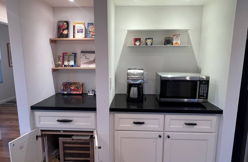 Upper Telegraph Apartment | 1-bedroom apartment in North Oakland with Birds Eye View near bart