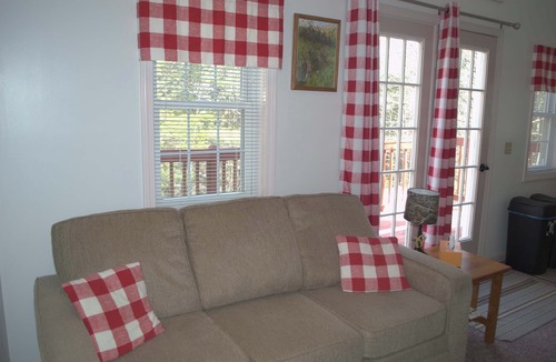Norway Cabin | 1 bedroom cottage with queen bed and whirlpool tub and large raised deck.