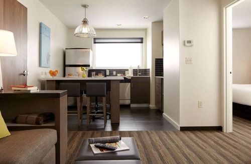 Belmont Hotel | 1 Bedroom King Suite at Hyatt House Belmont/Redwood Shores, Outdoor Pool