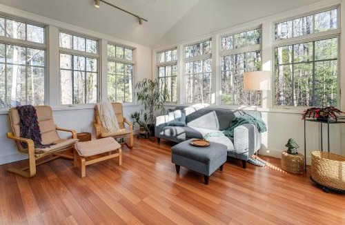 Brunswick House | 1 Mi to Maine Street! MCM-Style Home in Brunswick