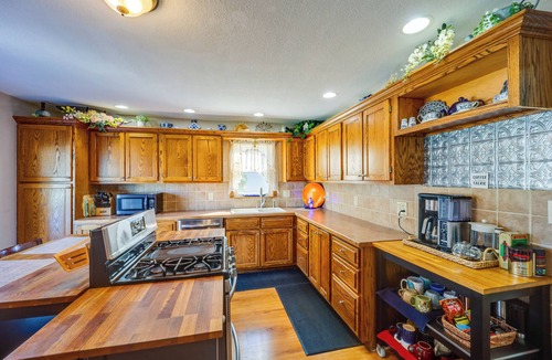 West Liberty House | 10 Mi to Mad River Mtn: Family-Friendly Retreat!