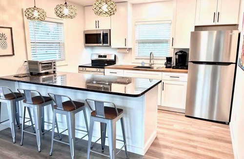Mid Island House | 122 Falkirk Small Pet Friendly Cottage near Beach