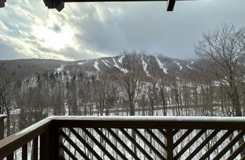 Stowe Area Resort | 1315 - Studio - Lodge At Spruce - Stowe Mt Resort - Ski in Ski out - Sleeps 4