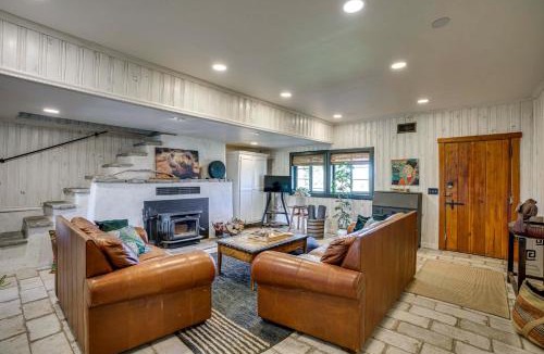 Spanish Valley House | 14 Mi to Main Street Moab: Cabin w/Hot Tub Access