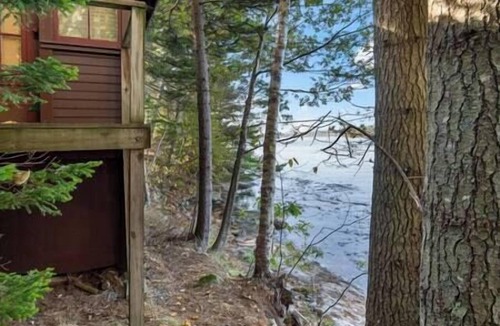 Edgecomb House | 1920s Riverfront Cottage – Historic Maine Charm