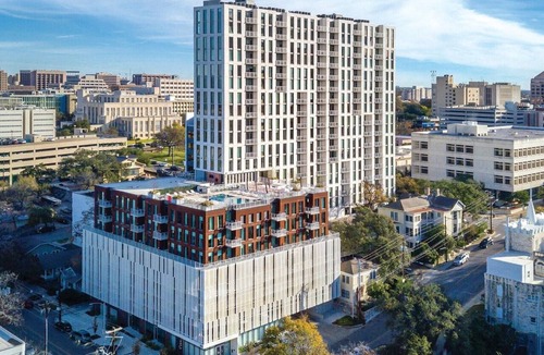 Civic District Resort | 1BD/Austin - Rooftop Pool & Firepit, BBQ!