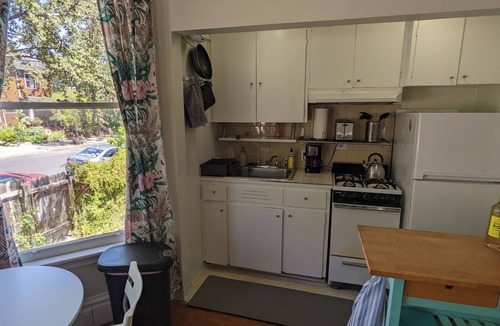 South Berkeley Apartment | 1BR in perfect Berkeley location - patio & yard!