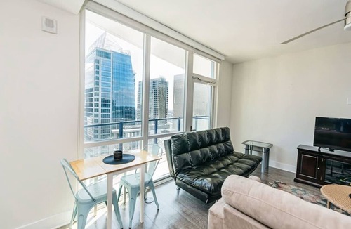 Charlotte Center City Apartment | 1BR Uptown Charlotte Furnished Apartments by RedAwning