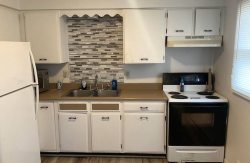 Marion House | 1BR Work Base, WiFi + Laundry