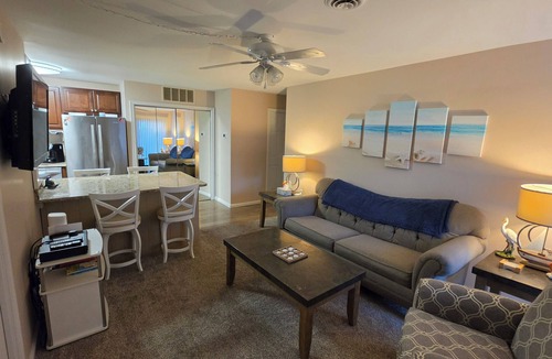 Heron Harbour Isle Condo | 2 Bdrm, 2 Bath, Pool, Short walk to the beach, Northside Park, & restaurants