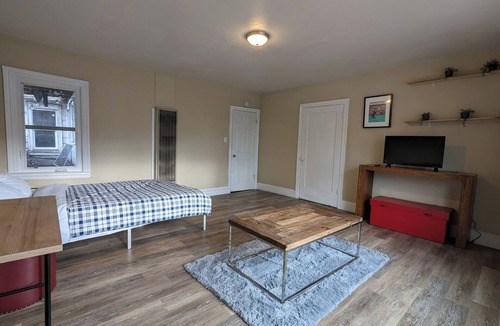 Southwest Berkeley Apartment | 2 Bdrm Private Apartment in Berkeley