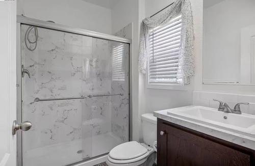 Tennyson - Alquire Apartment | 2-bedroom/2 bath studio/guest independent house with a yard in Hayward