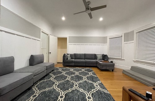 Alameda Apartment | 2 bedroom/2 bathroom in newly renovated 1900 Victorian House