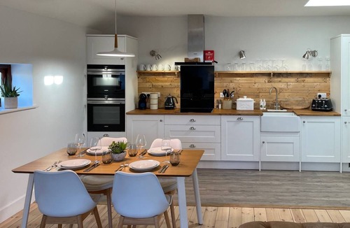 Muchelney Cottage | 2 bedroom accommodation in Stathe