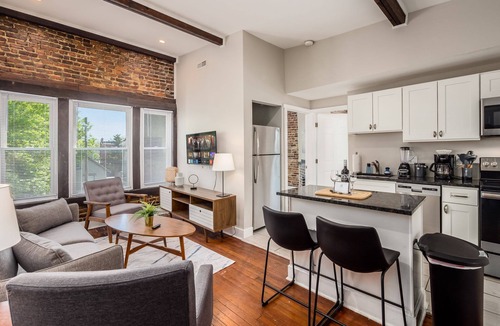 Downtown Columbus Apartment | 2-bedroom apartment in wakable German Village