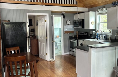 Franklin Cabin | 2 bedroom cabin in Franklin/guided Sunrise Hike for 2 included with stay