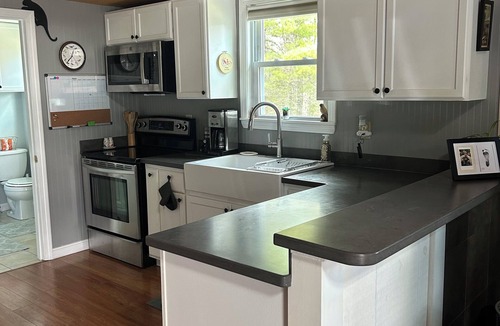 Franklin Cabin | 2 bedroom cabin in Franklin/guided Sunrise Hike for 2 included with stay