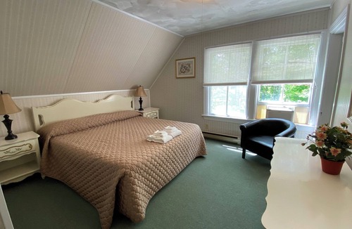 Poland Cottage | 2 Bedroom Cottage at the 500 acre Poland Spring Resort with lots of onsite activities!