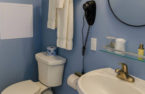 Dryden Apartment | 2-bedroom hotel suites in adorable Wilton with AC comfort