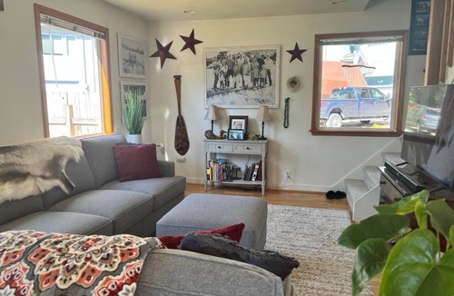 Mendenhall Valley House | 2 bedroom house in beautiful Juneau, Alaska!Near glacier, and close to airport.