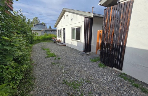 Russian Jack Park House | 2-bedroom house with WiFi in East Anchorage