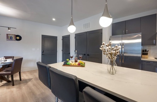 West End Condo | 2 BR/2 BA Modern Condo by Vanderbilt w/Pool, Gym, WiFi