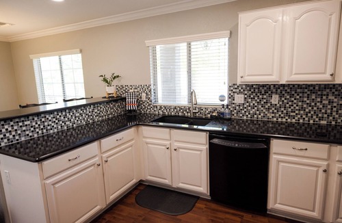 Canyon Ridge West House | 2 Car Garage Tesla Charger KING BEDS 2 Master Suites Hot Tub Pool