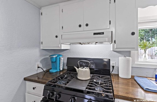North Star Cottage | #2 Charming Midtown Bungalow/Fire-Pit + BBQ