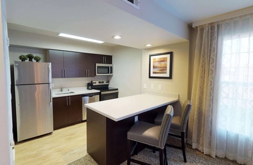 Newark Hotel | 2 Comfortable Suites w/Sitting Area & Outdoor Pool Access | Free Breakfast