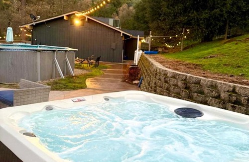 Oakhurst Villa | 2 Homes Sleeps 26 Sauna Spa Pet EV Pool Arcade