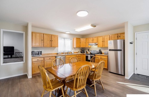 Bayshore - Klatt House | 2 King Suites! 4 bedrooms + bonus room. Great for groups! 2 complete units.