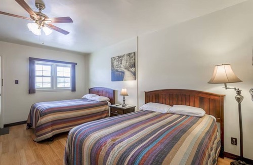 Short Creek Hotel | 2 Modern Double-Bed Rooms Close to Cadiz Activities Plus Free Parking
