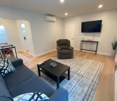 Palo Alto Apartment | 2 Palo Alto - Fully Furnished with Parking, Laundry, AC, Private
