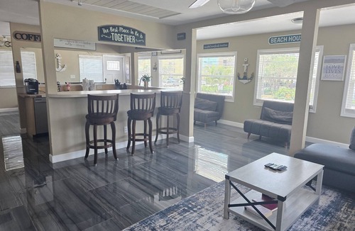 Mid Island House | 2 Separate Units 14x16 In ground Heated Swim Jacuzzi sleep 16 200Ft To the Beach