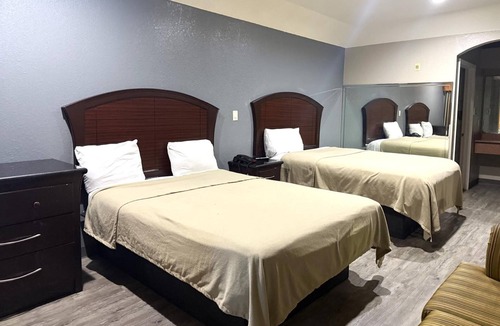 Greater Greenspoint Hotel | 2 Serene Units | Great for Unwinding After a Long Travel Day | Free Breakfast