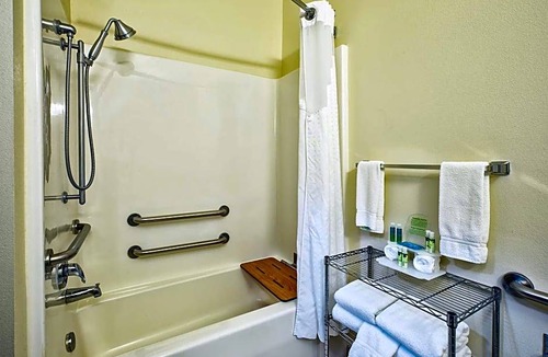 Marysville Hotel | 2-Star Hotel ∙ Holiday Inn Express Hotel and Suites Marysville, an IHG Hotel