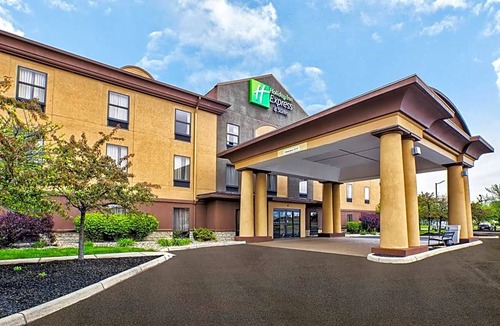 Marysville Hotel | 2-Star Hotel ∙ Holiday Inn Express Hotel and Suites Marysville, an IHG Hotel