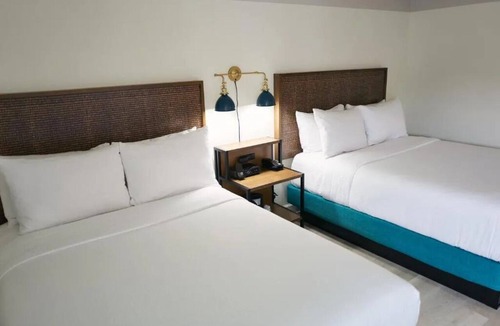 Downtown San Francisco Hotel | 2 Stylish Units with Heated Rooftop Pools, Walk to SF Attractions