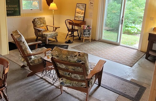 Raymond House | 20 steps to private sandy beach, new whole house AC, last week avail July 11-18