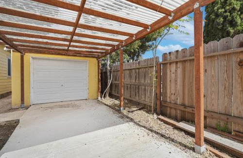 Livermore House | 2056 Spacious 4BR home Parking for 3 Fully Fenced Yard