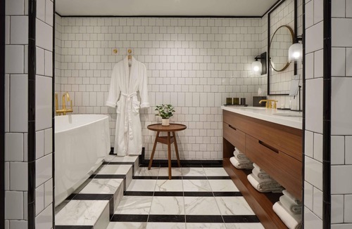 Downtown West Hotel | 21C Museum Hotel St Louis