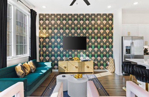 Cleveland Park House | 24K Escape - Rooftop Oasis, 3 Miles to Broadway, Walk to Restaurants!