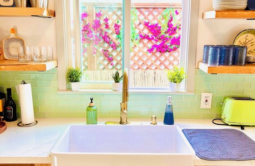 Bushrod House | 2Bed-2Bath Temescal Retreat near UC-Berkeley with firepit patio & outdoor dining