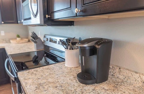 Meadow Lakes House | 2BR Private home w/Full Kitchen, Laundry & Wi-Fi!