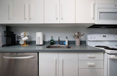 Southtown Condo | 2BR Riverwalk Condo Corporate & Insurance Stays Fast Wi-Fi W/D Monthly